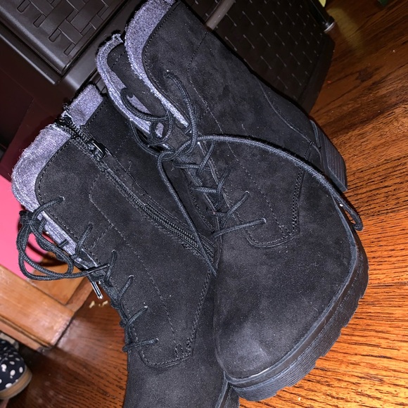 Boots - Picture 2 of 3